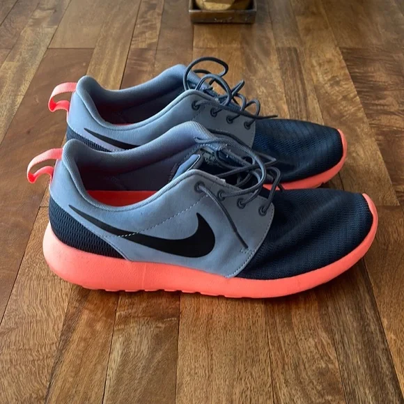 Nike Roshe Run **Rare Color** - Picture 1 of 7